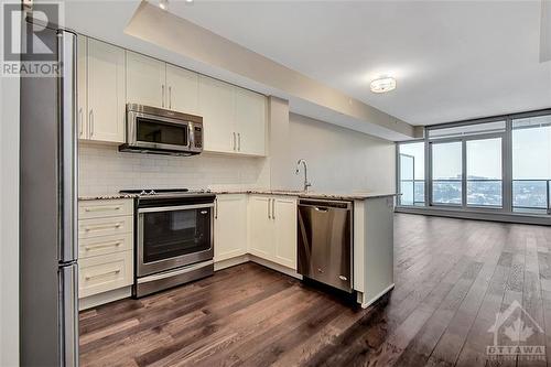 485 Richmond Road Unit#1402, Ottawa, ON - Indoor Photo Showing Kitchen With Stainless Steel Kitchen