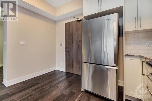 485 Richmond Road Unit#1402, Ottawa, ON - Indoor Photo Showing Kitchen