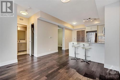 485 Richmond Road Unit#1402, Ottawa, ON - Indoor Photo Showing Kitchen