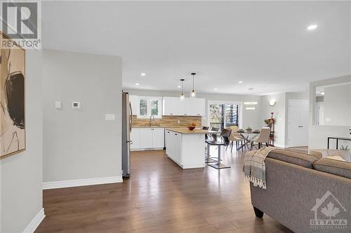 4251 Nixon Drive, Ottawa, ON - Indoor Photo Showing Living Room