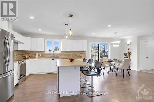 4251 Nixon Drive, Ottawa, ON - Indoor Photo Showing Kitchen With Upgraded Kitchen