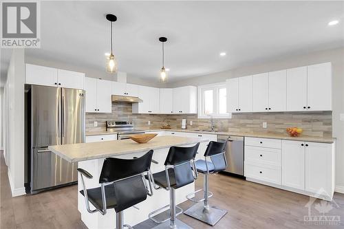 4251 Nixon Drive, Ottawa, ON - Indoor Photo Showing Kitchen With Upgraded Kitchen