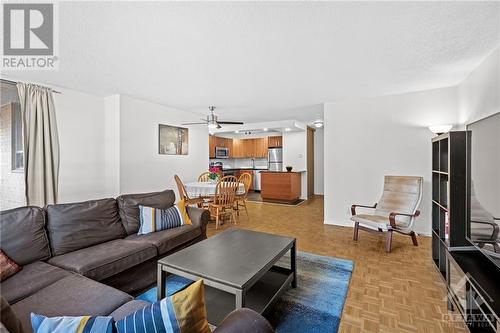 475 Laurier Avenue W Unit#702, Ottawa, ON - Indoor Photo Showing Living Room