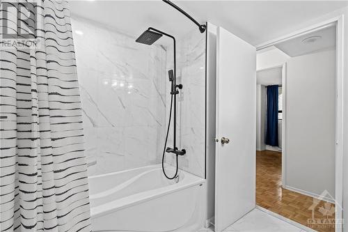 475 Laurier Avenue W Unit#702, Ottawa, ON - Indoor Photo Showing Bathroom