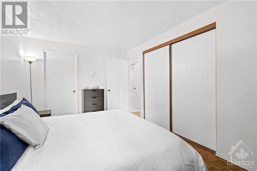 475 Laurier Avenue W Unit#702, Ottawa, ON - Indoor Photo Showing Bedroom