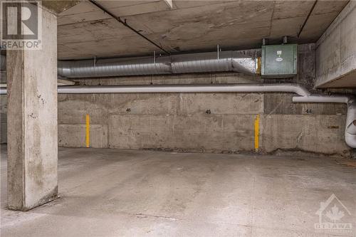 475 Laurier Avenue W Unit#702, Ottawa, ON - Indoor Photo Showing Garage