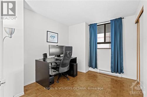 702 - 475 Laurier Avenue W, Ottawa, ON - Indoor Photo Showing Office