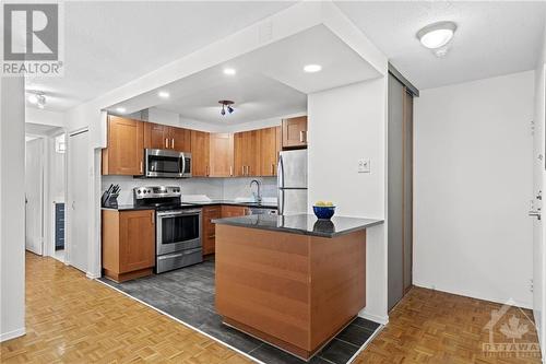 475 Laurier Avenue W Unit#702, Ottawa, ON - Indoor Photo Showing Kitchen