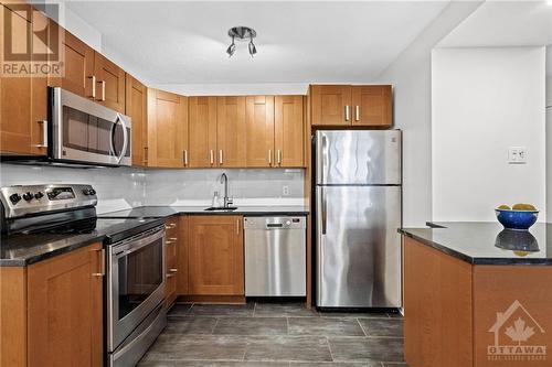 475 Laurier Avenue W Unit#702, Ottawa, ON - Indoor Photo Showing Kitchen