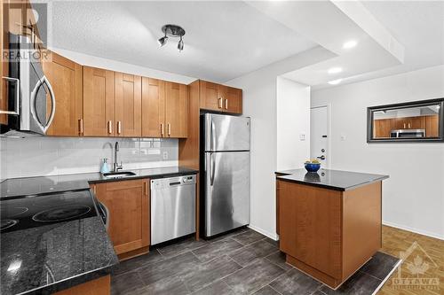 475 Laurier Avenue W Unit#702, Ottawa, ON - Indoor Photo Showing Kitchen