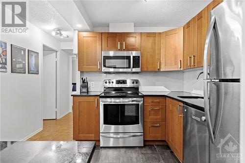 475 Laurier Avenue W Unit#702, Ottawa, ON - Indoor Photo Showing Kitchen