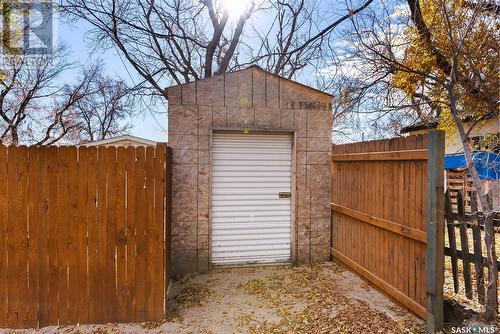 932 Hochelaga Street W, Moose Jaw, SK - Outdoor