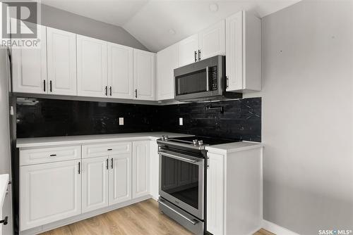 932 Hochelaga Street W, Moose Jaw, SK - Indoor Photo Showing Kitchen