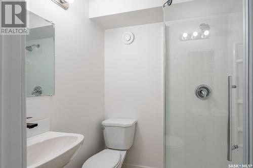 68 Young Crescent, Regina, SK - Indoor Photo Showing Bathroom