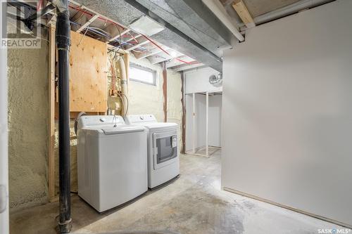 68 Young Crescent, Regina, SK - Indoor Photo Showing Laundry Room