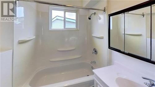 336 Marlborough Street, Cornwall, ON - Indoor Photo Showing Bathroom