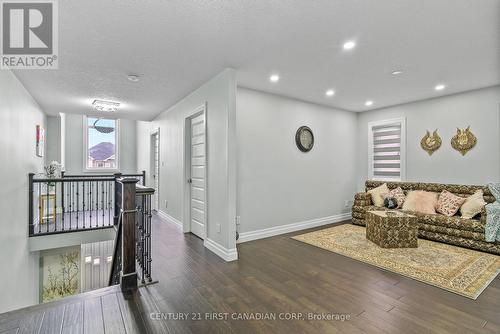 812 Jackpine Way, London, ON - Indoor Photo Showing Other Room