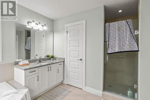 812 Jackpine Way, London, ON - Indoor Photo Showing Bathroom