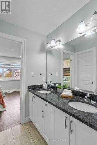 812 Jackpine Way, London, ON - Indoor Photo Showing Bathroom