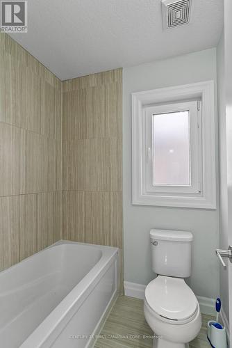 812 Jackpine Way, London, ON - Indoor Photo Showing Bathroom