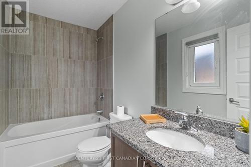 812 Jackpine Way, London, ON - Indoor Photo Showing Bathroom