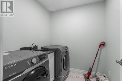 812 Jackpine Way, London, ON - Indoor Photo Showing Laundry Room