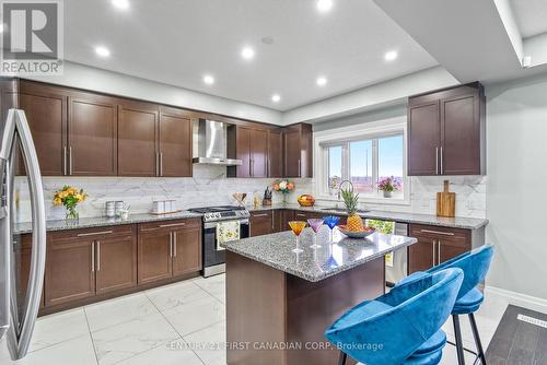 812 Jackpine Way, London, ON - Indoor Photo Showing Kitchen With Stainless Steel Kitchen With Upgraded Kitchen