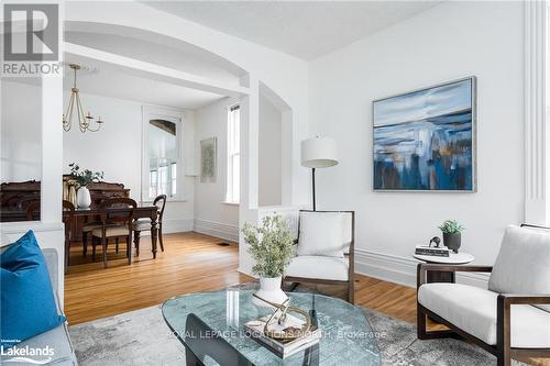 62 Bruce Street S, Blue Mountains, ON - Indoor Photo Showing Living Room