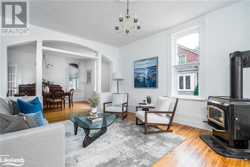 62 Bruce Street S, Blue Mountains, ON - Indoor Photo Showing Living Room