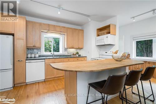 62 Bruce Street S, Blue Mountains, ON - Indoor Photo Showing Kitchen