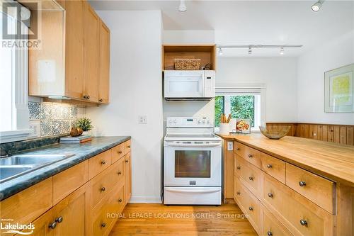 62 Bruce Street S, Blue Mountains, ON - Indoor Photo Showing Kitchen