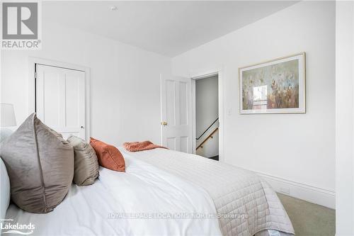 62 Bruce Street S, Blue Mountains, ON - Indoor Photo Showing Bedroom