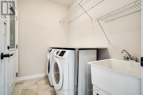 19 Tallforest Trail, Hamilton, ON - Indoor Photo Showing Laundry Room