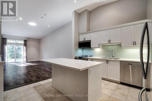 19 Tallforest Trail, Hamilton, ON - Indoor Photo Showing Kitchen With Double Sink With Upgraded Kitchen