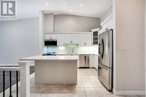 19 Tallforest Trail, Hamilton, ON - Indoor Photo Showing Kitchen