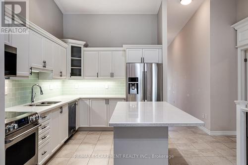 19 Tallforest Trail, Hamilton, ON - Indoor Photo Showing Kitchen With Double Sink With Upgraded Kitchen