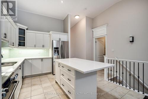 19 Tallforest Trail, Hamilton, ON - Indoor Photo Showing Kitchen