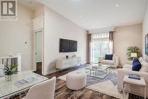 19 Tallforest Trail, Hamilton, ON - Indoor Photo Showing Living Room