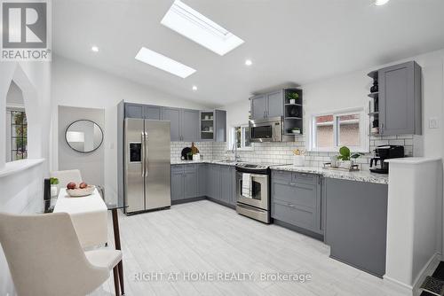 810 Bem Avenue, Pickering (Bay Ridges), ON - Indoor Photo Showing Kitchen With Upgraded Kitchen