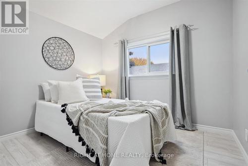 810 Bem Avenue, Pickering (Bay Ridges), ON - Indoor Photo Showing Bedroom