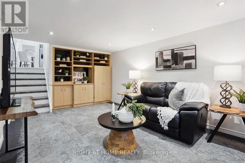 810 Bem Avenue, Pickering (Bay Ridges), ON - Indoor Photo Showing Living Room