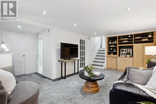 810 Bem Avenue, Pickering (Bay Ridges), ON - Indoor Photo Showing Living Room