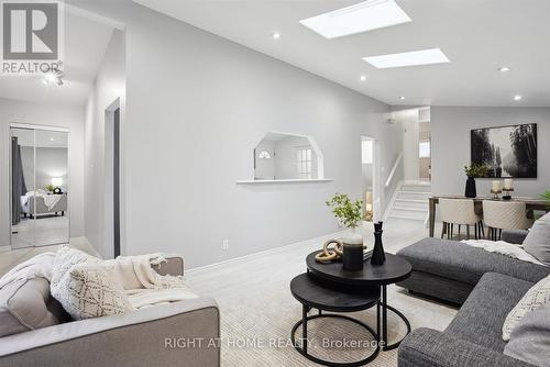 810 Bem Avenue, Pickering (Bay Ridges), ON - Indoor Photo Showing Living Room