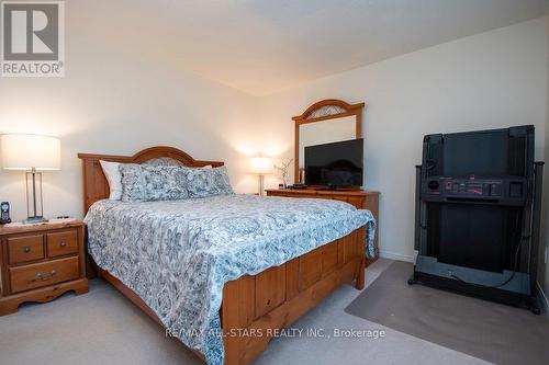 393 Elmwood Court, Oshawa (Samac), ON - Indoor Photo Showing Bedroom