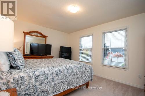 393 Elmwood Court, Oshawa (Samac), ON - Indoor Photo Showing Bedroom