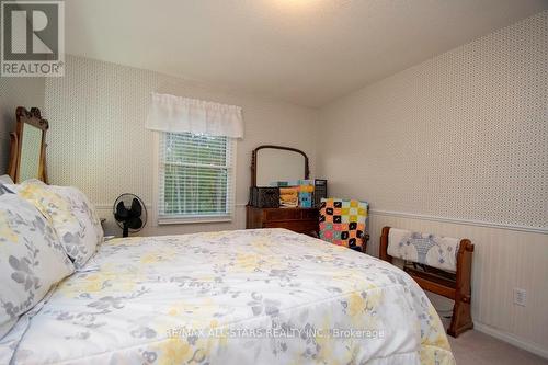 393 Elmwood Court, Oshawa (Samac), ON - Indoor Photo Showing Bedroom