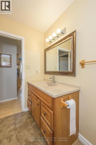 20 - 325 Lighthouse Road, London, ON - Indoor Photo Showing Bathroom