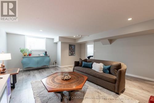 2263 Callingham Drive, London, ON - Indoor Photo Showing Living Room