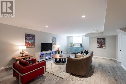 2263 Callingham Drive, London, ON - Indoor Photo Showing Living Room