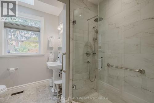 41 Gerrard Street, London, ON - Indoor Photo Showing Bathroom